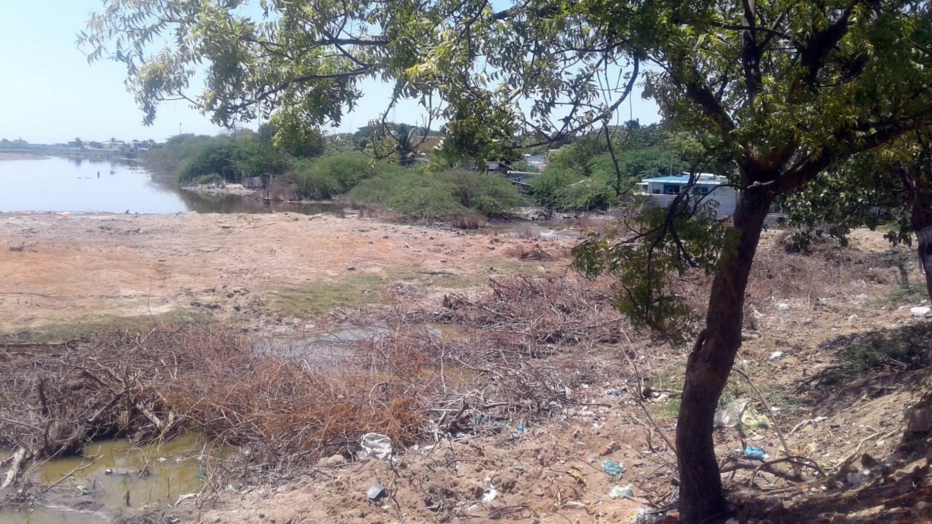 மணல் திட்டு அகற்றப்படுமா? மணல் திட்டு அகற்றப்படுமா?