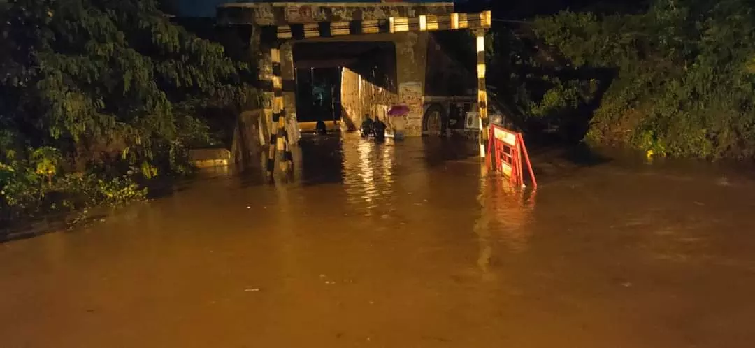 மழை நீரை வெளியேற்ற வேண்டும் மழை நீரை வெளியேற்ற வேண்டும்