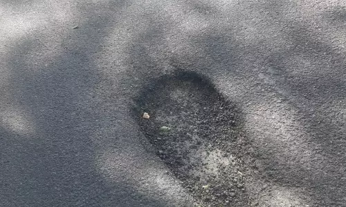 சாலையை சீரமைக்க வேண்டும்