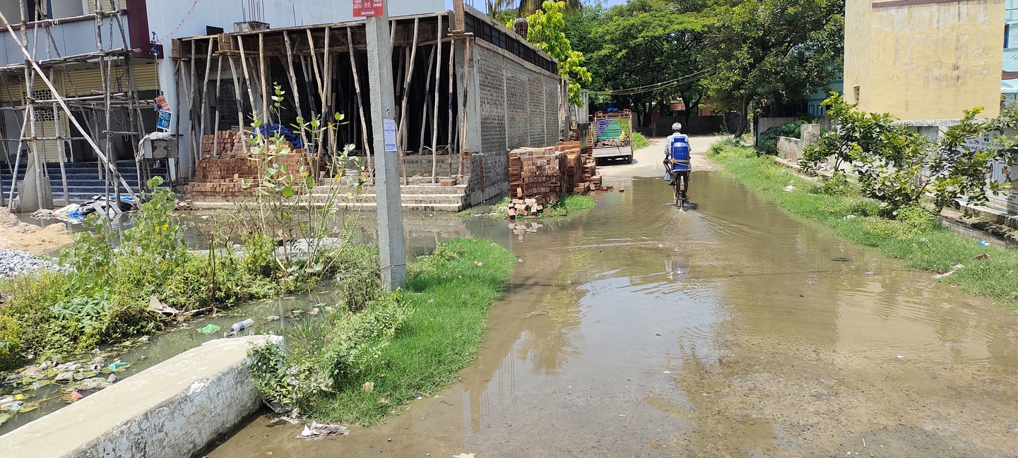 சாலையில் தேங்கும் கழிவுநீர்