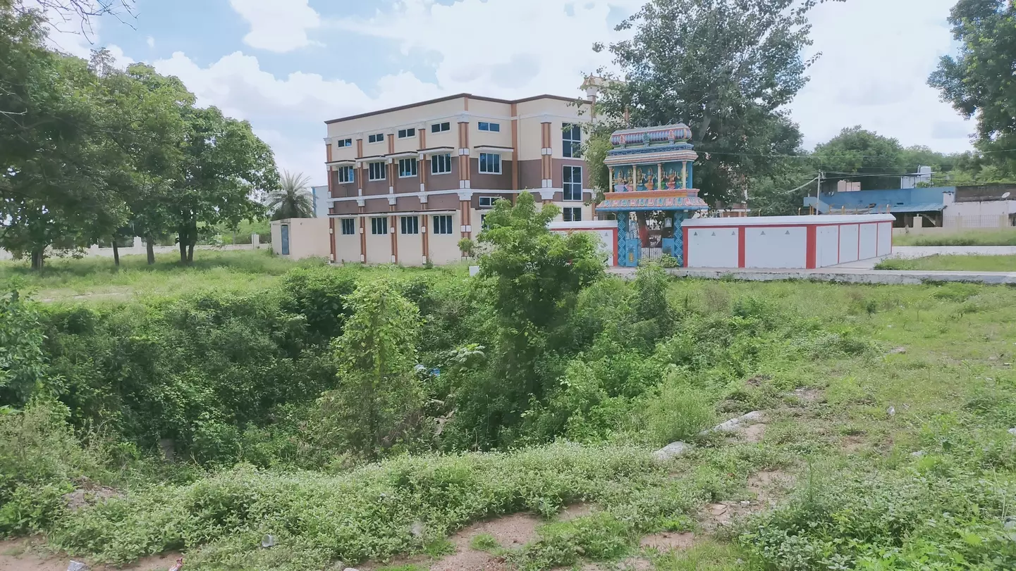 பாழடைந்த கோவில் குளம்