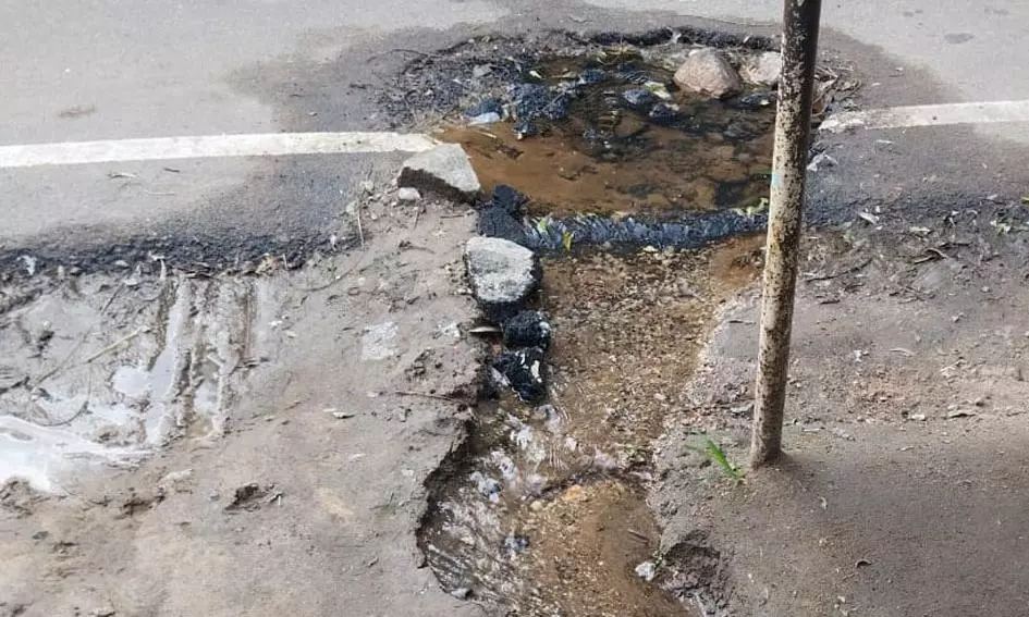 குழாய் உடைந்து வீணாகும் குடிநீர்