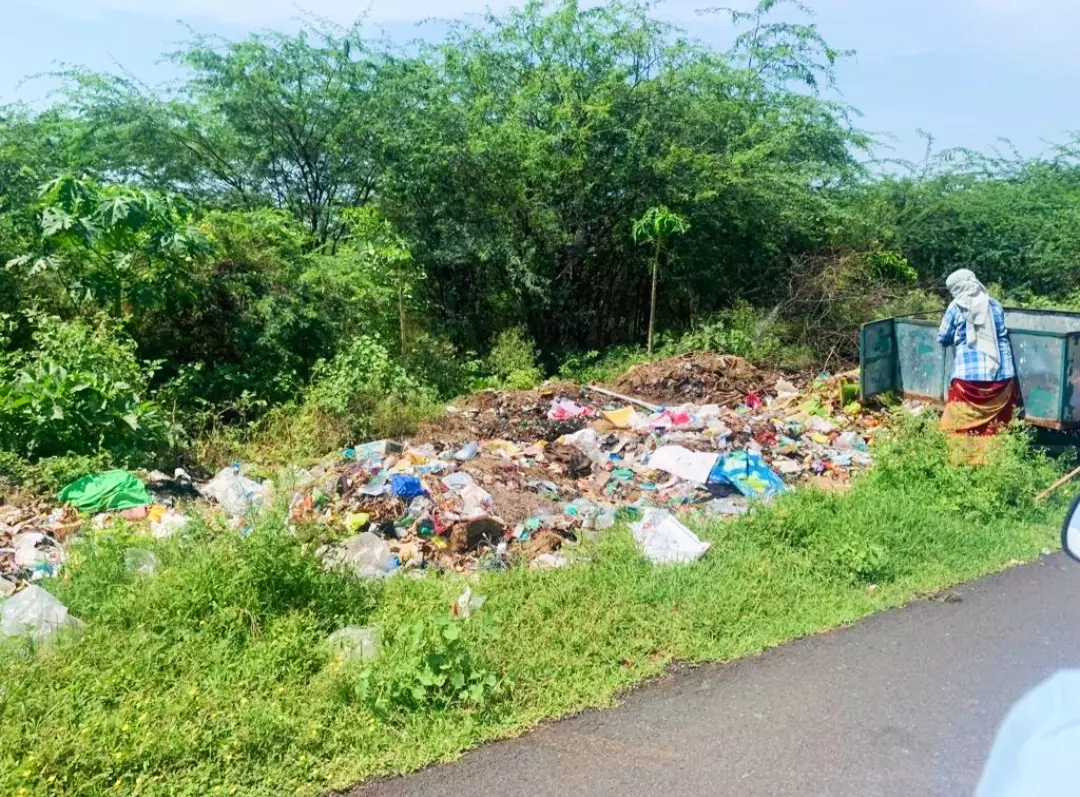 குவிந்து கிடக்கும் குப்பைகள்