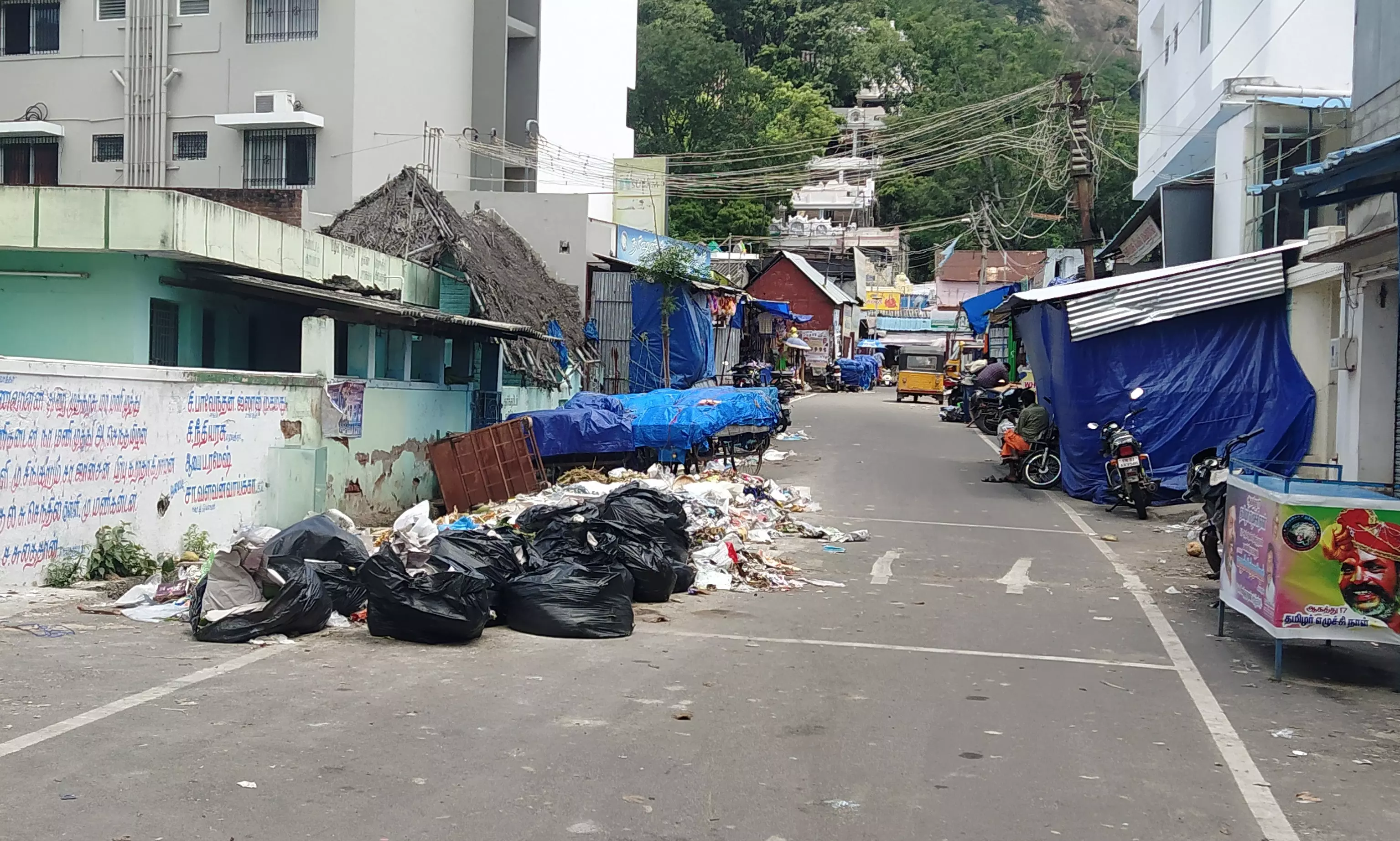 தேங்கி கிடக்கும் குப்பைகள்