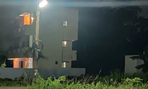 மீண்டும் ஒளிர்ந்த மின்கம்பம்