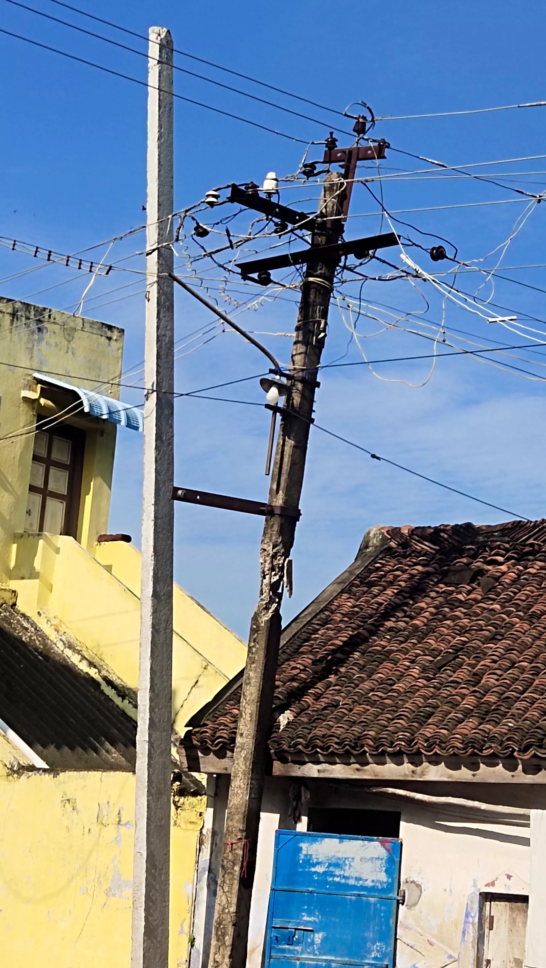 மின்வாரியத்துறையினர் நடவடிக்கை எடுப்பார்களா?