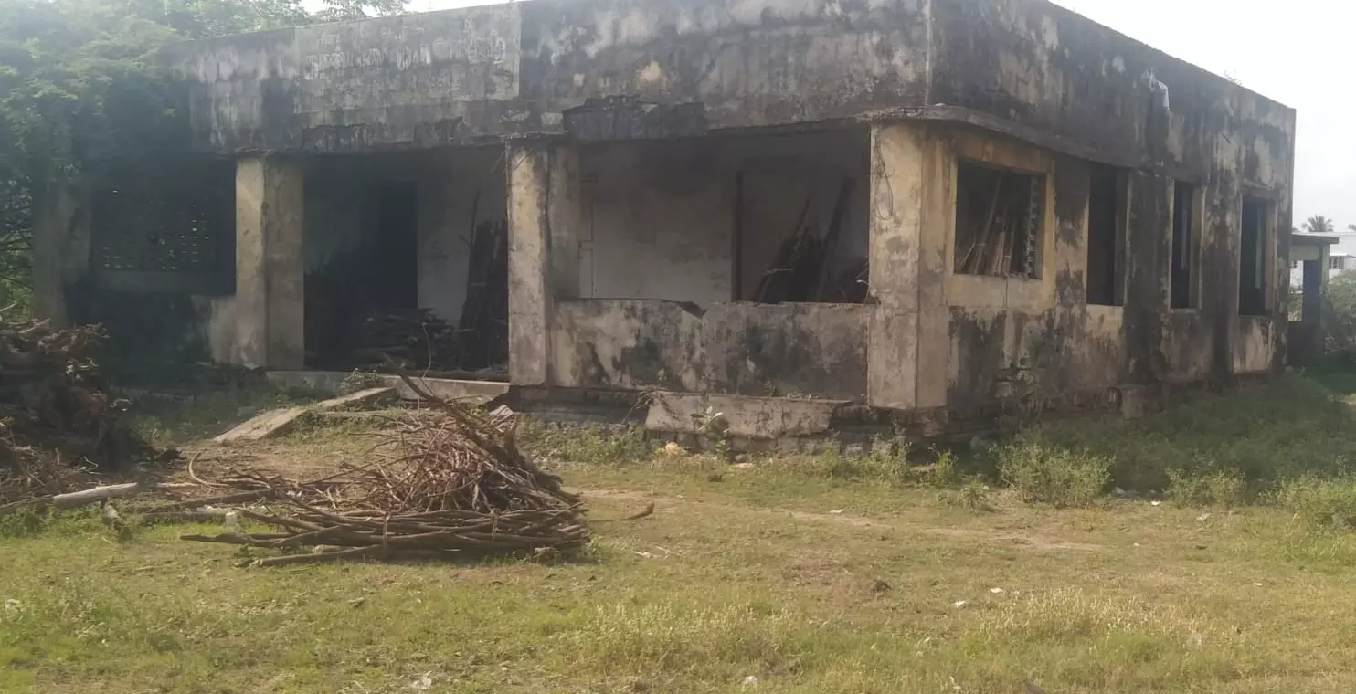 சமூக விரோதிகள் கூடாரமான கால்நடை ஆஸ்பத்திரி