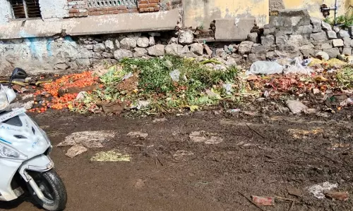 நோய்பரப்பும் காய்கறி மார்க்கெட் கழிவுகள்