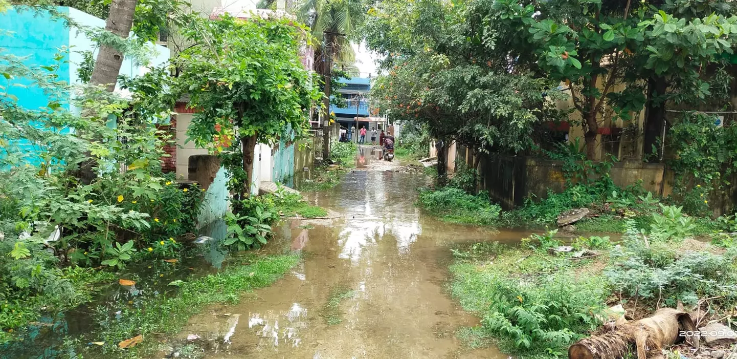 மழைநீர் தேங்கும் அவலம்