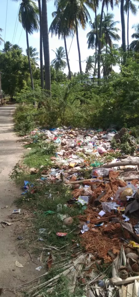 குவிந்து கிடக்கும் குப்பைகள்