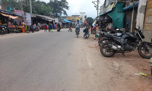 பயணிகள் நிழற்கூடம் அமைப்பாா்களா?