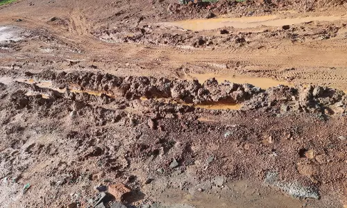 சாலையை சீரமைத்து தாருங்கள்