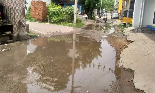 மழைநீர் செல்ல வழி இல்லை