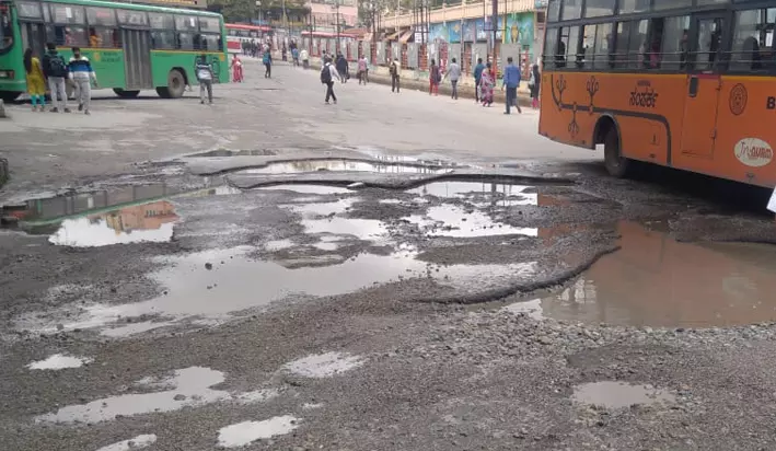 மெஜஸ்டிக் பஸ் நிலைய பள்ளம் மூடப்படுமா?