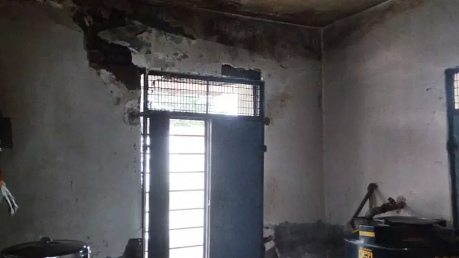 அங்கன்வாடி சுவர் சேதம்