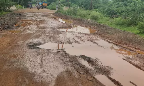 சாலையை சீரமைக்க வேண்டும்