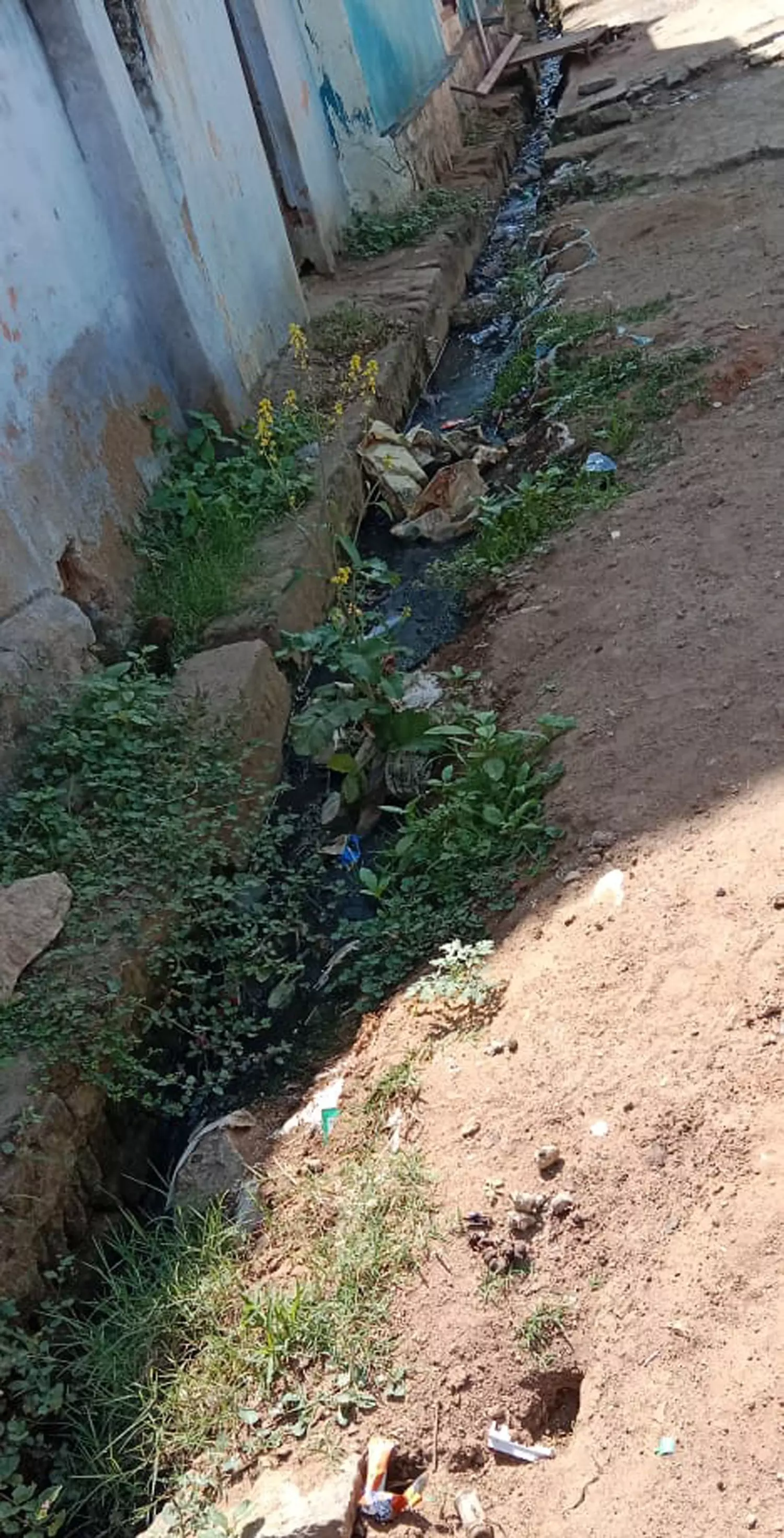 புதிதாக கழிவுநீர் கால்வாய் கட்ட ேவண்டும்