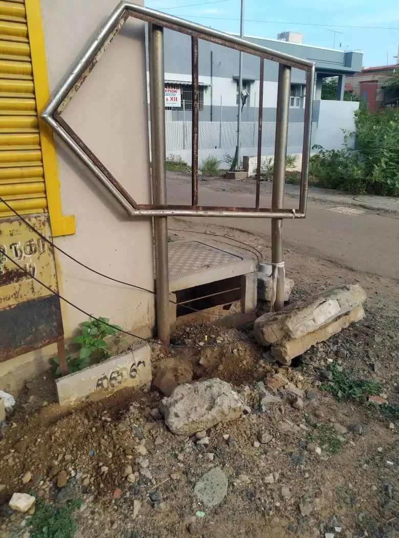 பெயர் பலகை எங்கே?