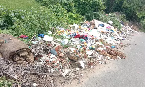 குவிந்து கிடக்கும் குப்பை குவிந்து கிடக்கும் குப்பை