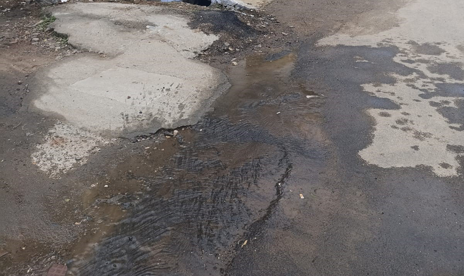 வீணாகும் குடிநீா் வீணாகும் குடிநீா்