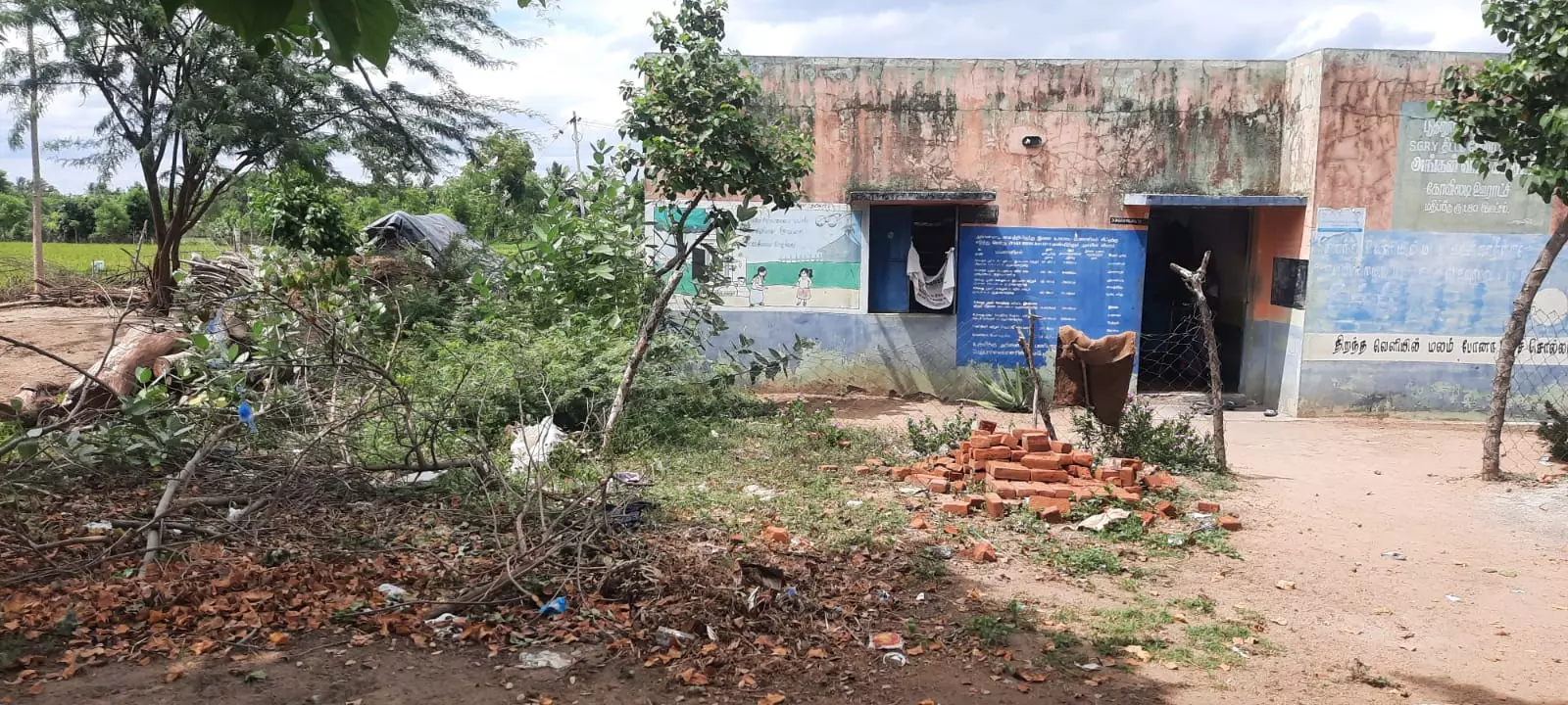 பராமரிப்பில்லாத அங்கன்வாடி