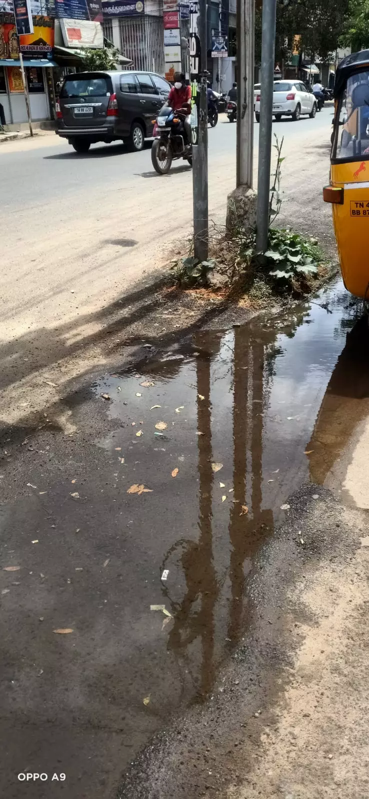 சாலையில் ஓடும் கழிவுநீர் சாலையில் ஓடும் கழிவுநீர்