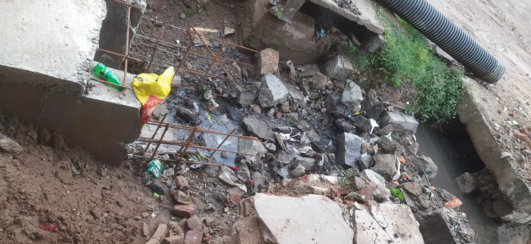 கால்வாய் கட்டும் பணியை விரைந்து முடிப்பார்களா?