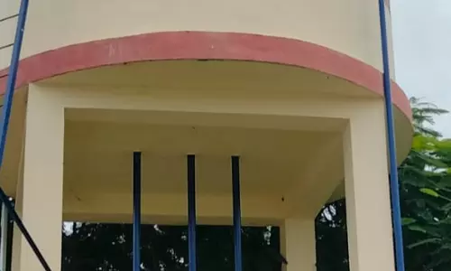 குடிநீா் வழங்க வேண்டும் குடிநீா் வழங்க வேண்டும்