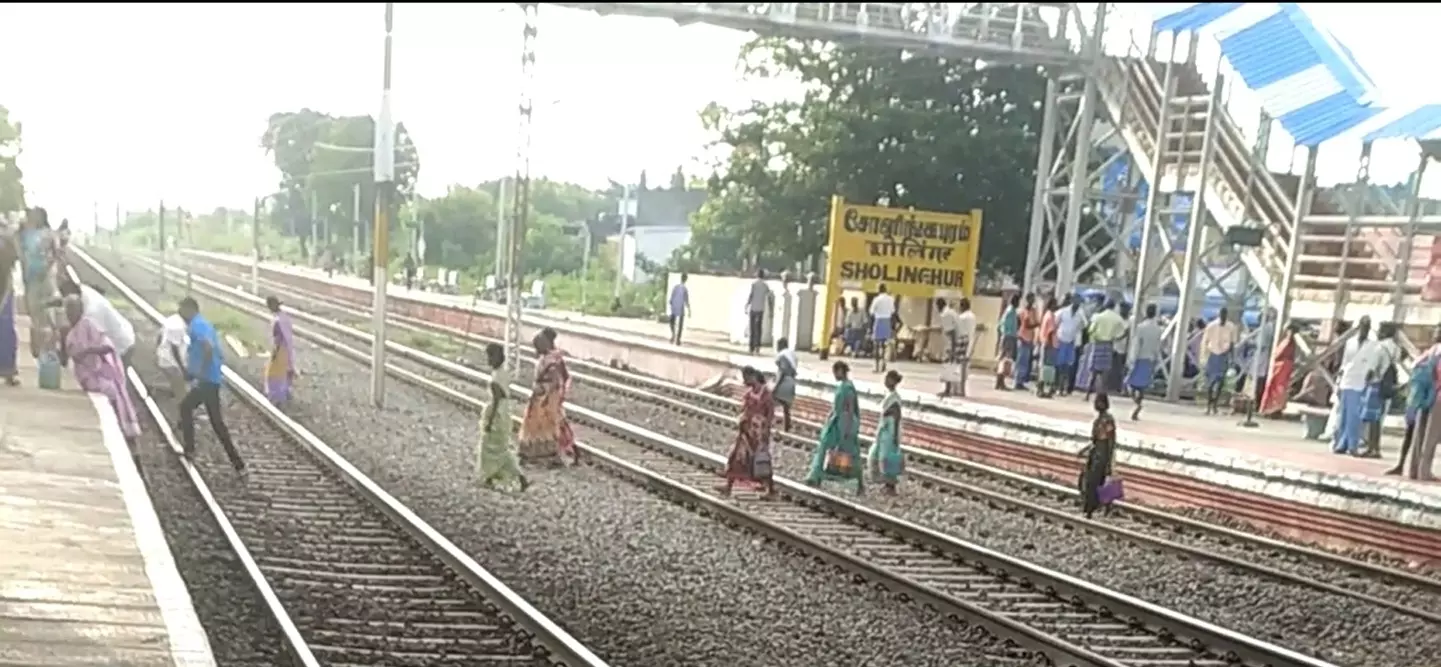 சுரங்கப்பாதை அமைத்து தர வேண்டும் சுரங்கப்பாதை அமைத்து தர வேண்டும்