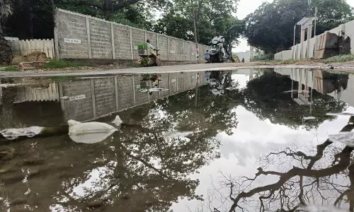 கழிவுநீர் தேங்கும் அவலம் கழிவுநீர் தேங்கும் அவலம்
