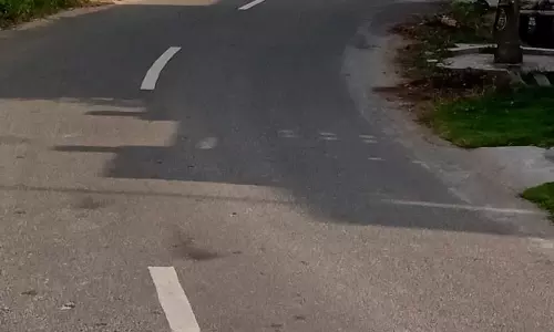 வேகத்தடை வேண்டும் வேகத்தடை வேண்டும்