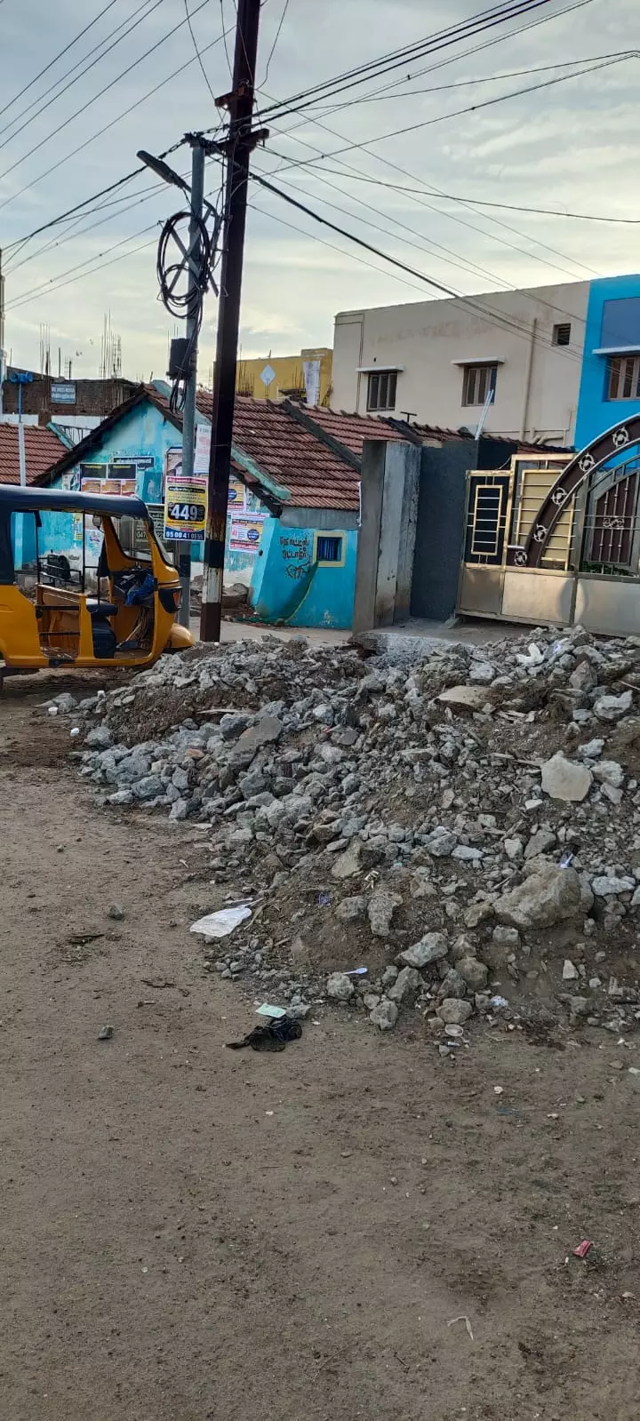 பொதுமக்கள் அவதி பொதுமக்கள் அவதி