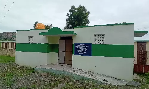 பயன்பாட்டுக்கு வராத சுகாதார வளாகம்