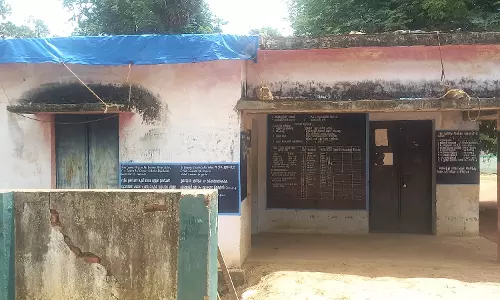 சிதிலமடைந்த ரேஷன் கடை சிதிலமடைந்த ரேஷன் கடை