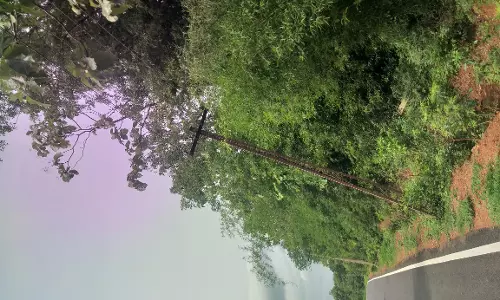 ஆபத்தான மின்கம்பம் ஆபத்தான மின்கம்பம்