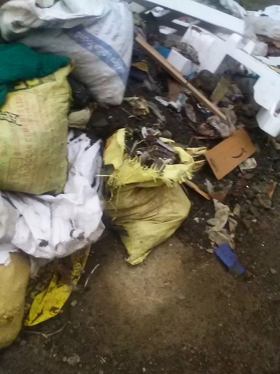 கட்டிட கழிவுகள் அகற்றப்படாதது ஏன்?