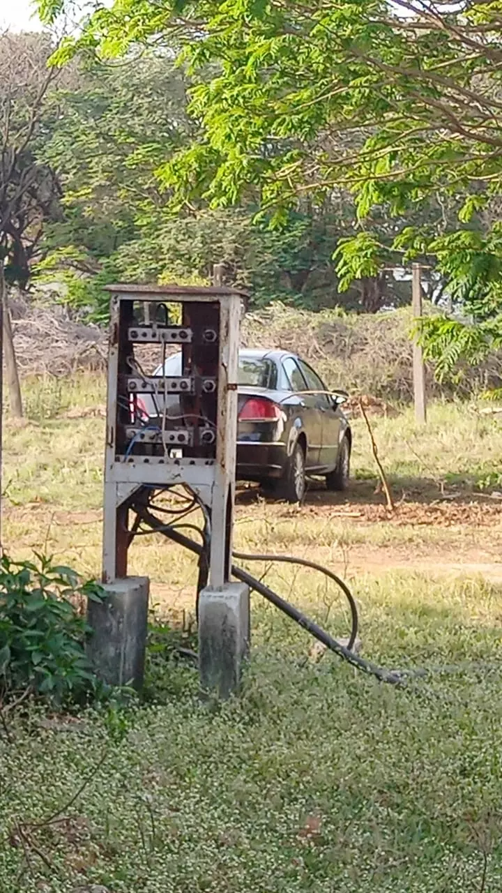 அச்சுறுத்தும் மின் இணைப்பு பெட்டி அச்சுறுத்தும் மின் இணைப்பு பெட்டி