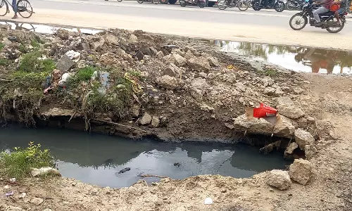 கால்வாயை சீரமைக்க வேண்டும்