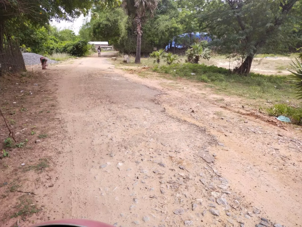 தார்ச்சாலை வசதி வேண்டும்.