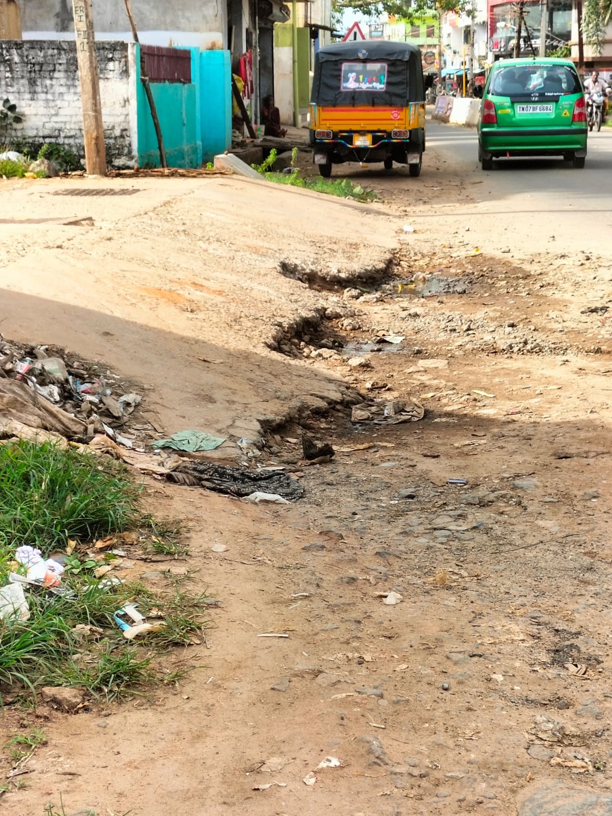 வாகன ஓட்டிகள் அவதி வாகன ஓட்டிகள் அவதி