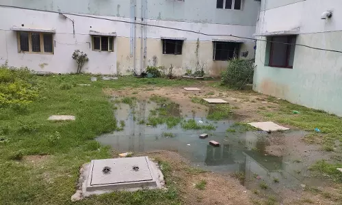 குடியிருப்புகளில் தேங்கும் கழிவுநீர் குடியிருப்புகளில் தேங்கும் கழிவுநீர்