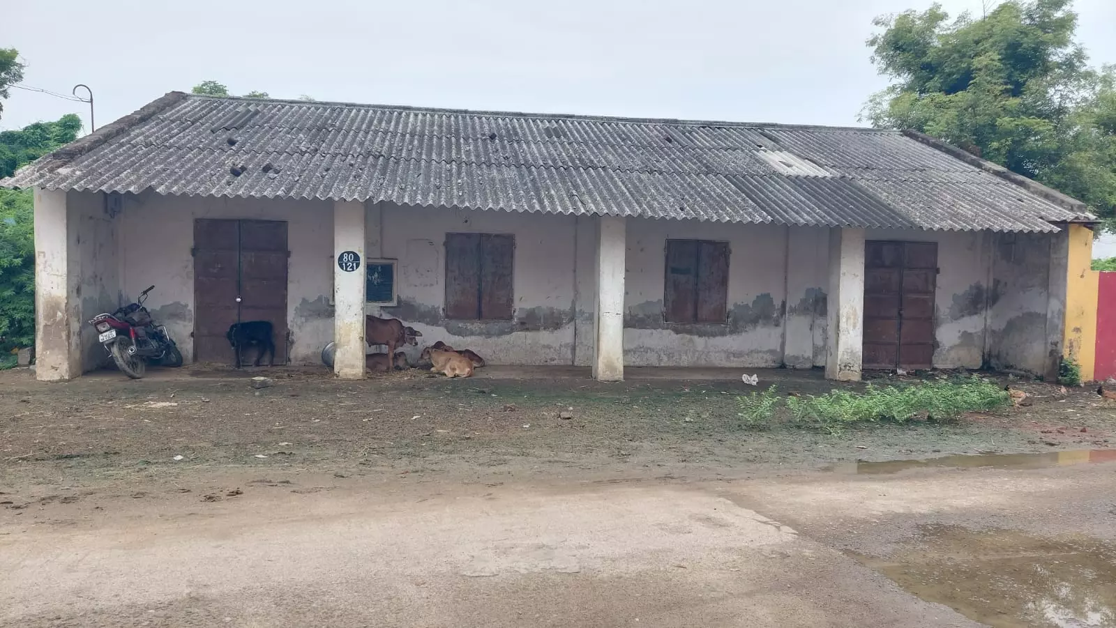 பாழடைந்த பள்ளி கட்டிடம் அகற்றப்படுமா?