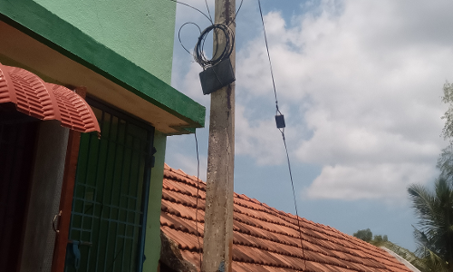 ஆபத்தான மின்கம்பம்