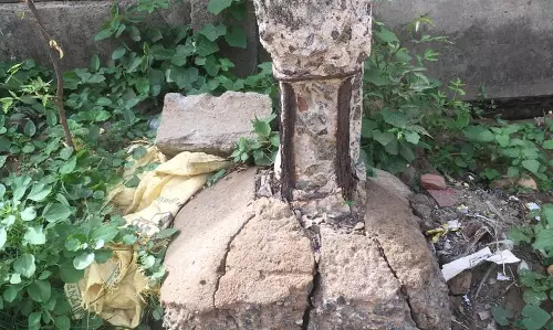 ஆபத்தான மின்கம்பம்