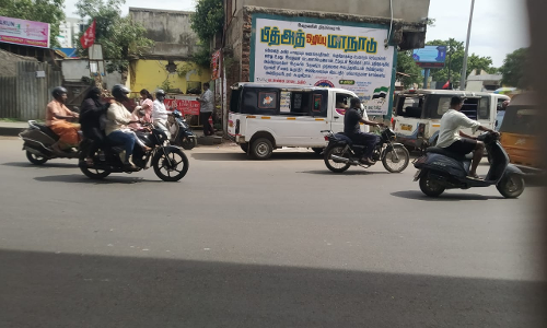 இடையூறு ஏற்படுத்தும் ஆட்டோக்கள் இடையூறு ஏற்படுத்தும் ஆட்டோக்கள்