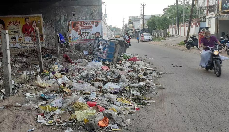 குவிந்து கிடக்கும் குப்பைகள் குவிந்து கிடக்கும் குப்பைகள்