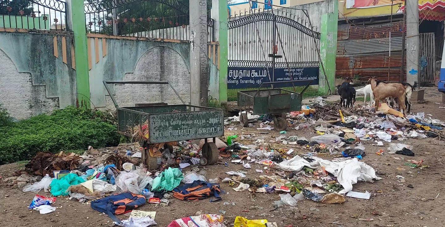 குப்பைகளை அகற்ற வேண்டும்