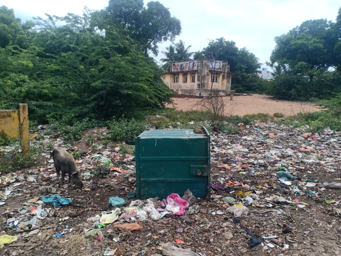 குவிந்து கிடக்கும் குப்பைகள்