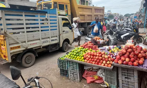நடைபாதை கடைகளால் பொதுமக்கள் அவதி