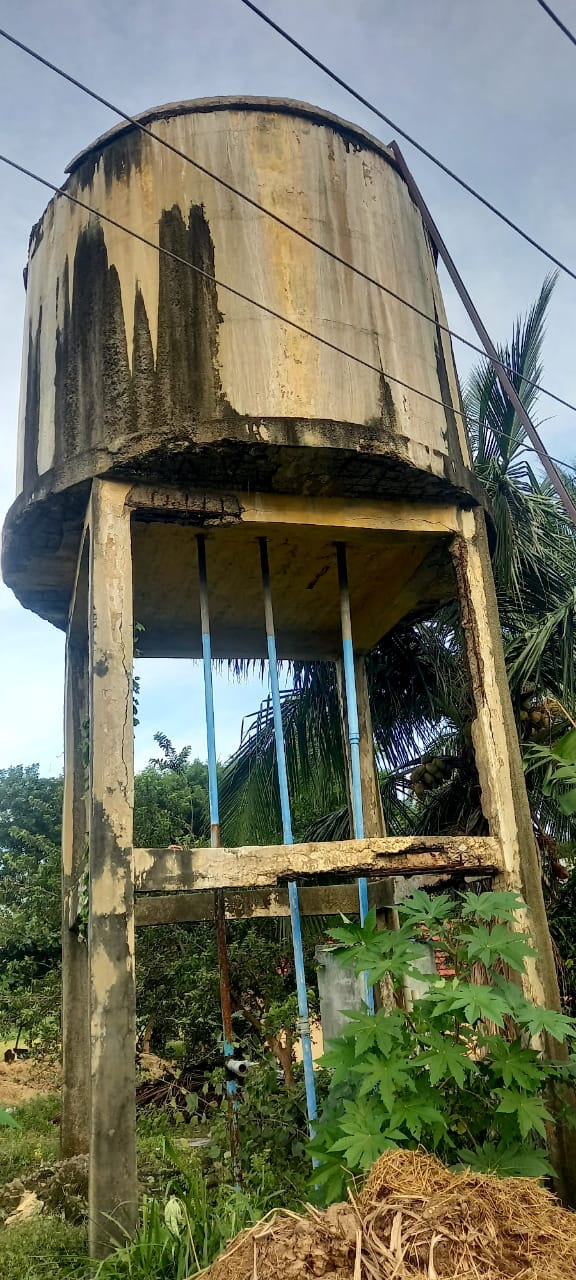 ஆபத்தான மேல்நிலை நீர்த்தேக்க தொட்டி